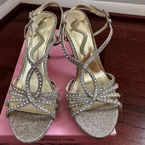 Nina Bettina size 6.5 Gold heels